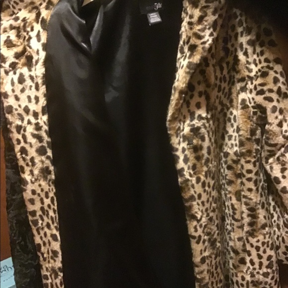 Faux leopard coat - Picture 3 of 3